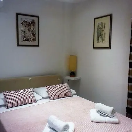 Varos Style Apartment *