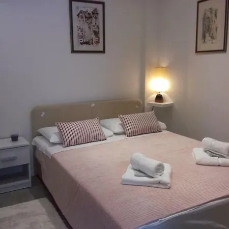Varos Style Apartment *